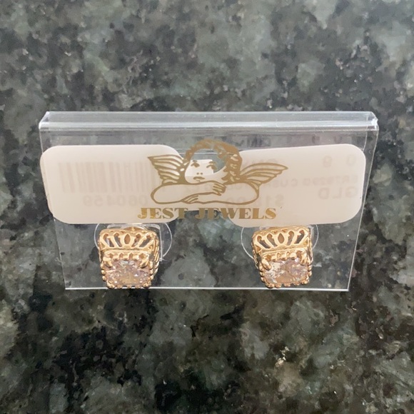 Gold stud earrings - Picture 3 of 6